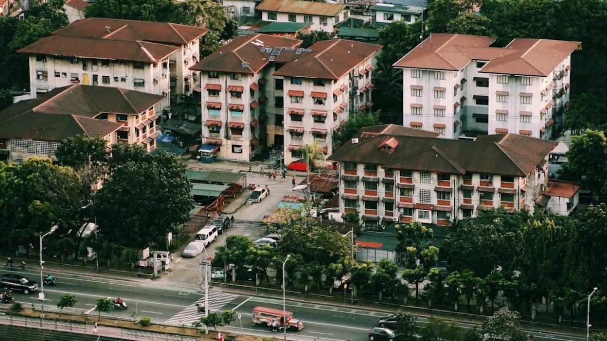 Saccos in Housing: 7 Opportunities and Risks 1 SACCOs in Housing